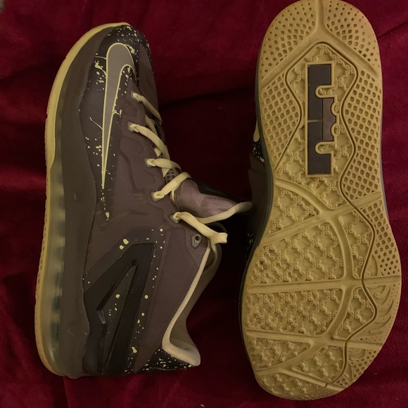 LeBron 11 Nike men’s athletic shoes. Very good condition, barely worn. Size 13. - Picture 4 of 4